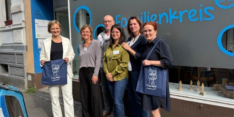 Gemeinsames Foto von ANja Henkel, Marie Rau und Jutta Oster vom Familienkreis mit Franziska Brandtner und Katja Dörner von den Grünen in Bonn.