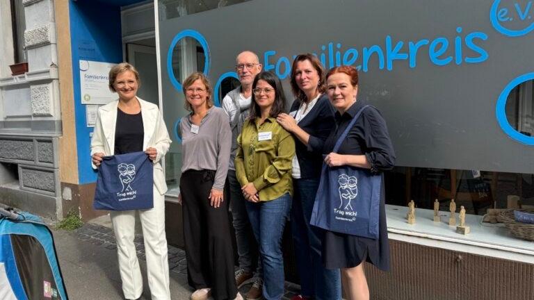 Gemeinsames Foto von ANja Henkel, Marie Rau und Jutta Oster vom Familienkreis mit Franziska Brandtner und Katja Dörner von den Grünen in Bonn.